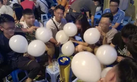 'Bóng cười' và shisha tràn lan ở phố Tây