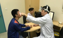 Nội soi đường mũi vá lỗ rò dịch não tuỷ hiếm gặp