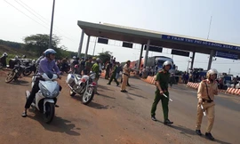 Xả trạm BOT Đồng Xoài - Phước Long 10 phút vì tài xế phản đối