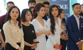 Loạt người đẹp, hoa khôi 'đổ bộ' show thực tế về nghề MC