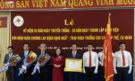Bệnh viện Nhân dân 115 vinh dự đón nhận Huân chương Lao động hạng Nhất