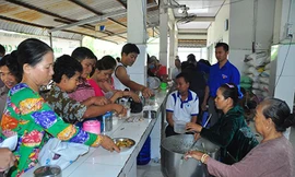 Bữa cơm nhân ái cho hàng trăm bệnh nhân Cần Thơ