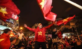 Cổ động viên chia sẻ với các chàng trai U23 Việt Nam