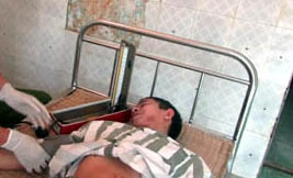 Khởi tố cán bộ để can phạm chết trong buồng giam