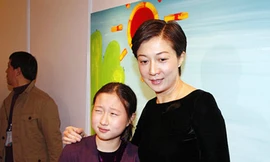 Ngôi Ỷ Lợi và con gái Ngô Trác Lâm, con rơi của Thành Long