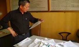 Ế vợ, bắt đền Chủ tịch xã