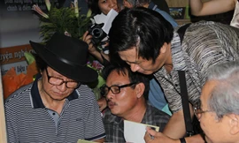 Còn gì ngoài chuyện tử tế?