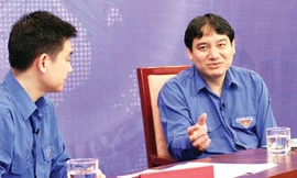 Bí thư thứ nhất T.Ư Đoàn Nguyễn Đắc Vinh tại buổi đối thoại trực tuyến với tuổi trẻ và nhân dân cả nước trên Cổng thông tin điện tử Chính phủ sáng 22/3/2013