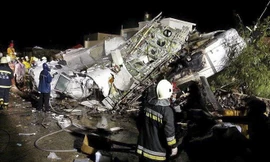 Hiện trường vụ tai nạn máy bay ở Đài Loan (Nguồn: AP)