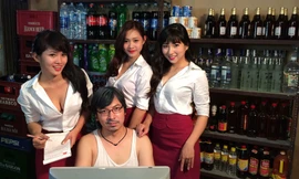 Giáo sư Xoay thành ông chủ hàng tạp hóa