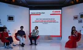 Tổng giám đốc Canon Việt Nam và khách mời nhiếp ảnh gia Hoàng Giang Hải, Maika Elan.