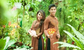 Siêu mẫu Vũ Hằng rực rỡ áo dài đón xuân