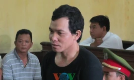 Bị cáo Bé Hai (áo đen) tại phiên tòa phúc thẩm.