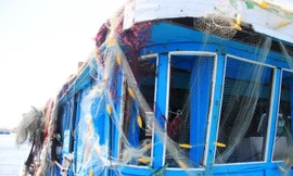 Cảnh tan hoang tàu cá bị Trung Quốc đâm chìm