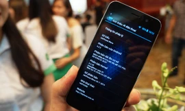 Cận cảnh HKPhone iRevo vỏ sắt