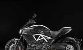 Kinh ngạc với 'quái thú' Ducati Diavel 2015 