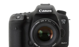 Canon EOS 7D Mark II bán tại Việt Nam giá bao nhiêu?