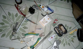 Dụng cụ mở khóa chuyện nghiệp của các đối tượng dùng phá khóa, cậy cửa nhà anh Phạm Ngọc Thanh.