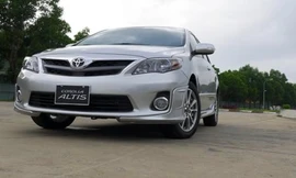 Mua Toyota Altis, tặng một năm bảo hiểm