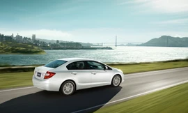 Các hãng xe hơi tung chiêu trong tháng 'cô hồn'