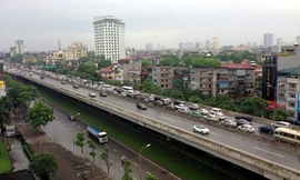 Ùn tắc kéo dài trên đường cao tốc Pháp Vân