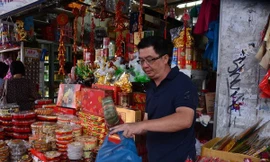 Bánh chưng - mặt hàng bán rất chạy tại chợ Việt. 