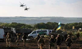 Quân đội Ukraine tập trung lực lượng ở gần Slavyansk hôm 8/7. (Ảnh: Reuters)