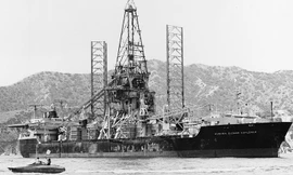 Con tàu Hughes Glomar Explorer mà Mỹ chế tạo để vớt chiếc tàu ngầm đắm của Nga. (Ảnh: Getty Images)