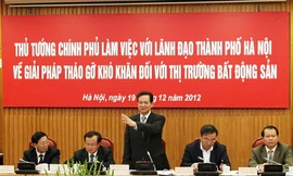 Tháo gỡ khó khăn bất động sản gắn với xử lý nợ xấu