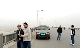 Vì sao kẻ giết đồng nghiệp thả trôi sông ra đầu thú?