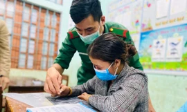 Lớp học đặc biệt cho các cô dâu người Lào bên dòng Sê Pôn