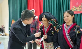 Trao 400 suất quà Tết cho đồng bào nghèo huyện Mường Lát, Thanh Hóa