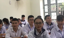 Nhiều chuyên gia nhận định, chương trình đào tạo 9+5 đối với học sinh tốt nghiệp THCS là khó khả thi (ảnh chụp trước ngày 27/4). Ảnh: Diệp An 