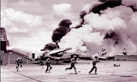 Bộ đội Sư đoàn 10 – Quân đoàn 3 đánh chiếm Sân bay Tân Sơn Nhấtảnh: Đ.Q.Thành