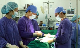 Mua sắm thuốc, vật tư y tế khó khăn: Đã gỡ được nút thắt về giá 