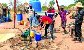 Quang Linh khoan giếng tặng người dân Bailundo