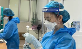 Mức lương bình quân của y bác sĩ nhận được trong năm 2020 là 7,36 triệu/tháng. Ảnh: Thái Hà