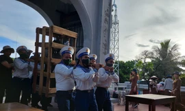 Treo chuông giữa Biển Đông