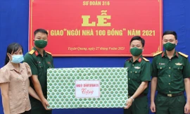 Sư đoàn 316, Quân khu 2 bàn giao nhà mới và tặng quà cho gia đình quân nhân có hoàn cảnh khó khăn 