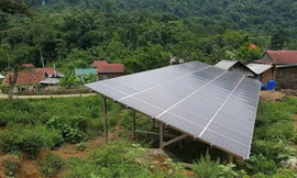 Quảng Bình: Kéo điện lưới chồng lên điện mặt trời