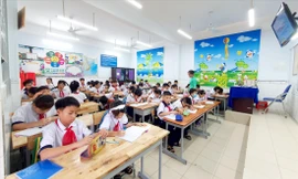 Lùi giờ đi học của học sinh: Sao không tham khảo ý kiến nhà khoa học 