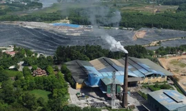 Bãi rác Xuân Sơn có nguy cơ bị rỉ nước rác bất cứ lúc nào nếu gặp mưa lớn Ảnh: Hoàng Mạnh Thắng 