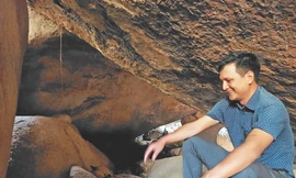 Rơ Châm Tâm - Chủ tịch UBND xã Ia Kreng bên trong miệng hầm