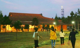 Kỳ lạ nhà thờ Ka Đơn 