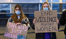 Phụ nữ Anh biểu tình sau vụ án mạng Sarah Everard