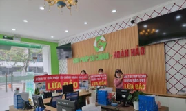 Các nhà đầu tư kéo đến trụ sở của Cty Cổ phần Đầu tư Tài chính PFS để đòi tiền