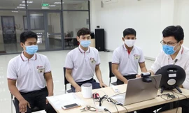 Các lao động mòn mỏi chờ xuất cảnh 