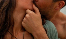 Mình không nói gì, khi mình nói chuyện tình