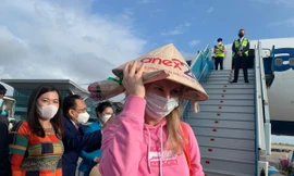 Khách du lịch nước ngoài đến Việt Nam sau khi thí điểm mở cửa du lịch. Ảnh: PT