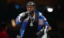 Kendrick Lamar nhắc thẳng tên Drake trên sân khấu Super Bowl LIX Halftime Show